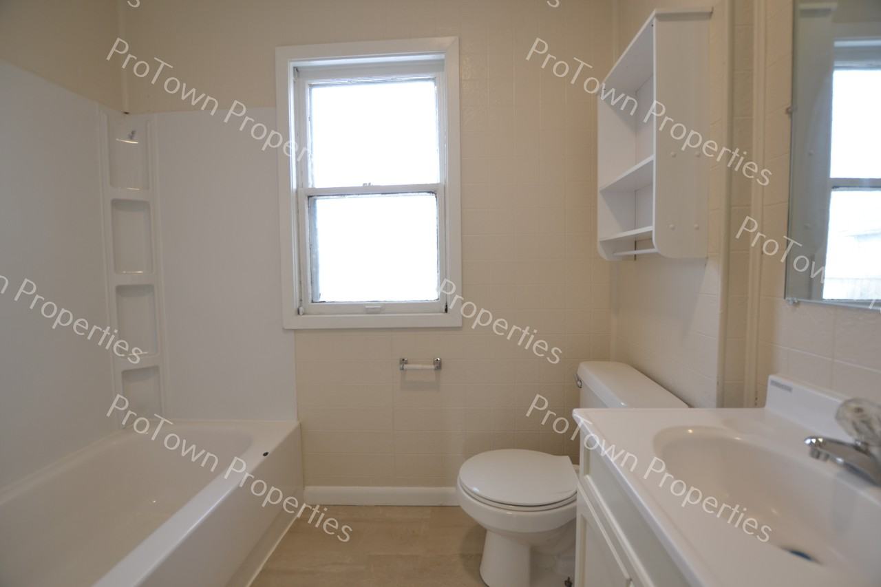 809 East Washington Street - Photo 2 of 6