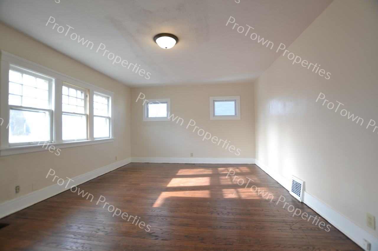 809 East Washington Street - Photo 3 of 6