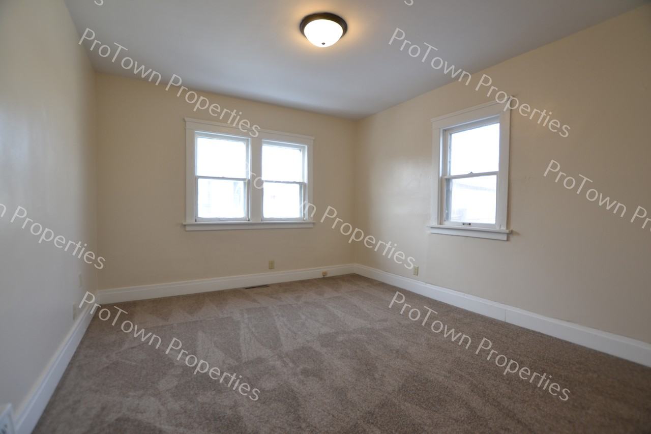 809 East Washington Street - Photo 4 of 6