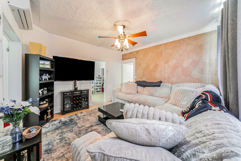 2051 W 45th St #DOWN - Photo 6 of 24