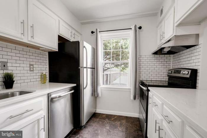 2016 37th St Se #102 - Photo 3 of 17