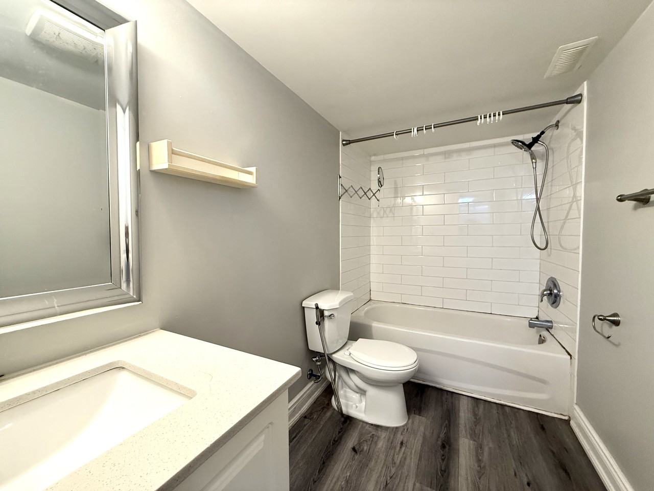 282 East 33rd St - Photo 3 of 6