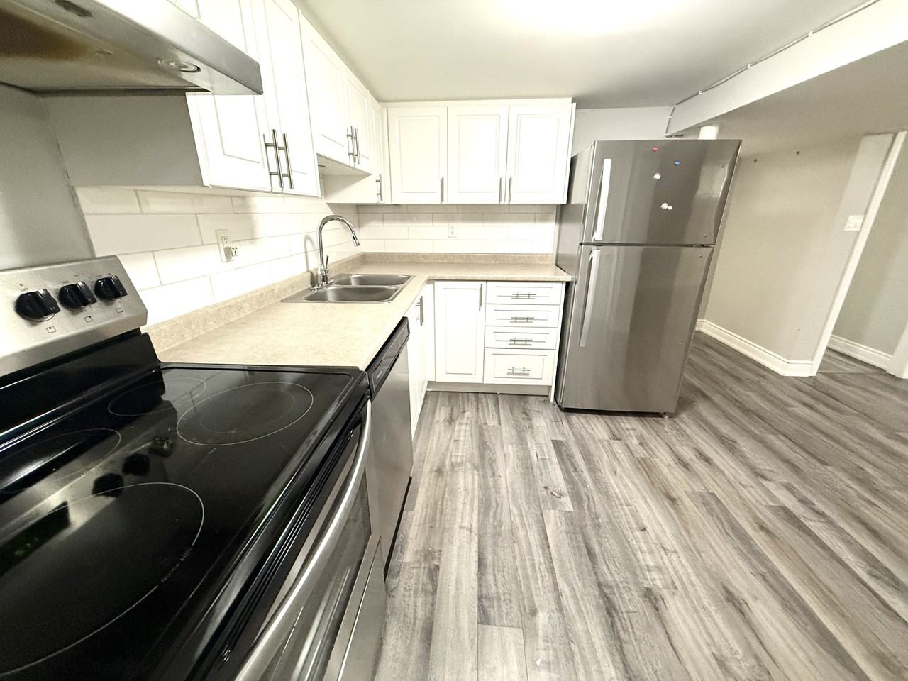 282 East 33rd St - Photo 4 of 6