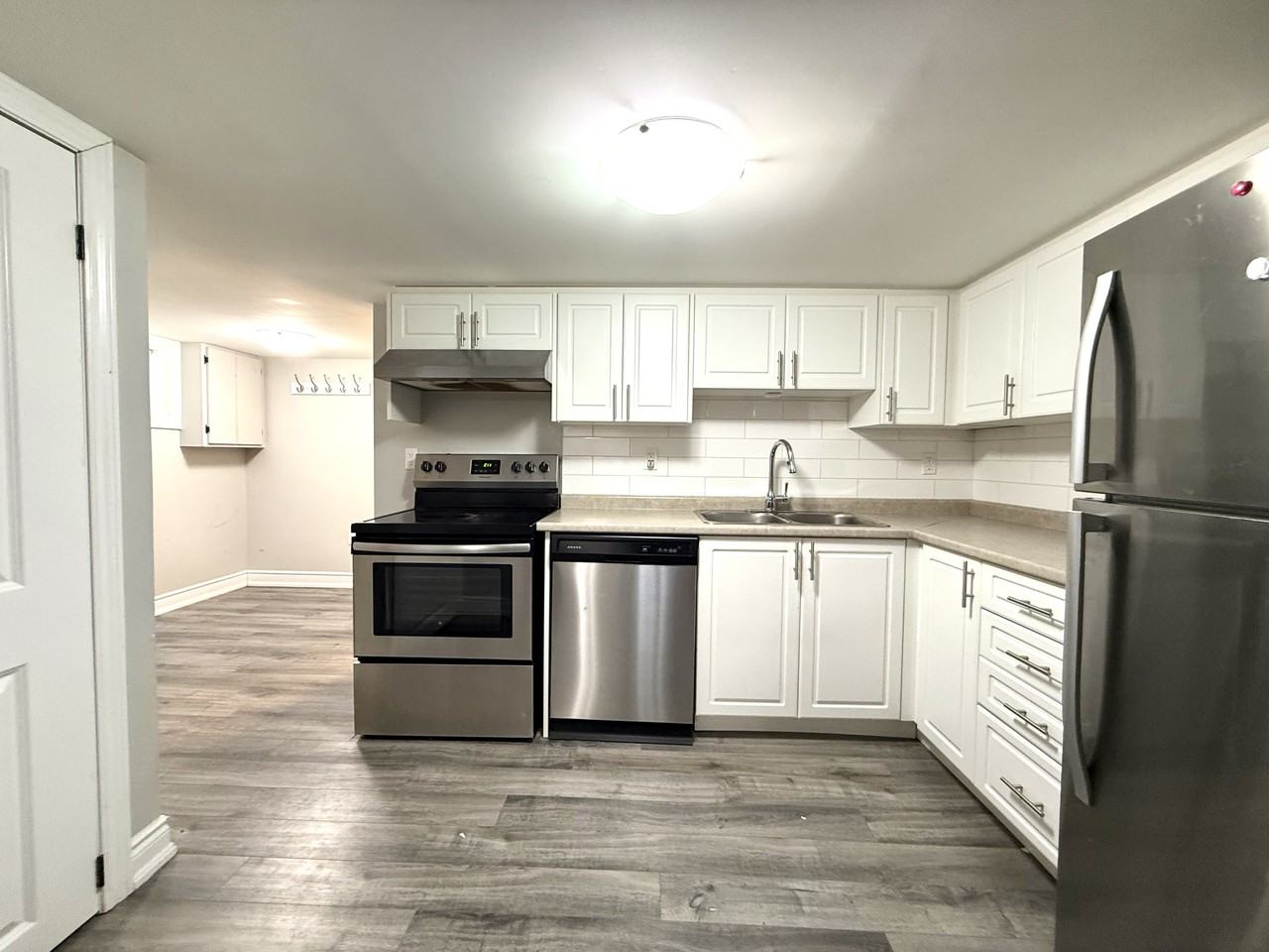 282 East 33rd St - Photo 5 of 6