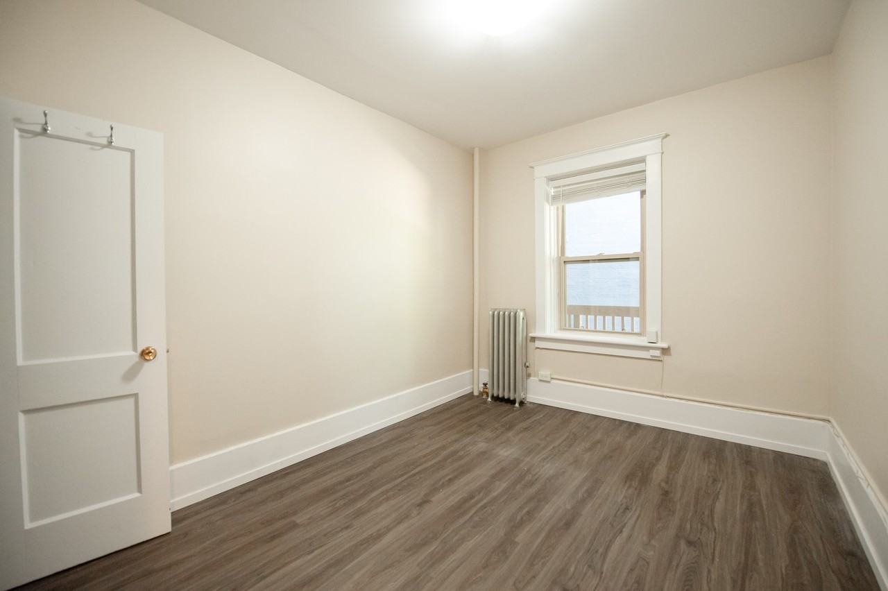 573 Warsaw Avenue - Photo 6 of 14