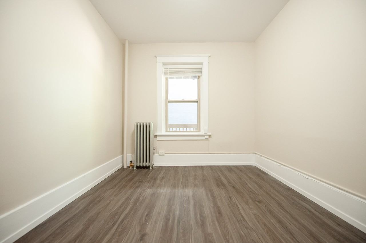 573 Warsaw Avenue - Photo 7 of 14