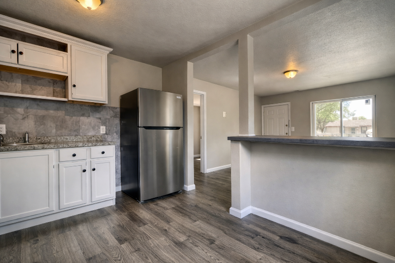 2015 W 19th St - Photo 3 of 7