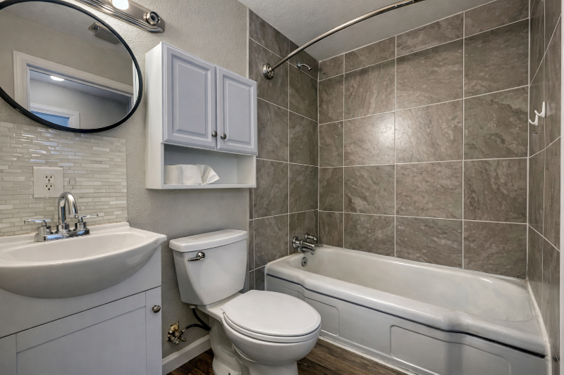 2015 W 19th St - Photo 4 of 7