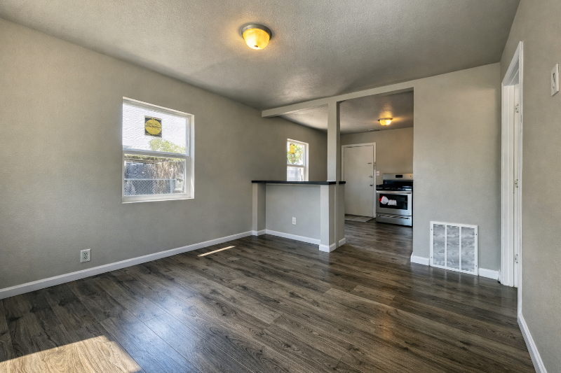 2015 W 19th St - Photo 5 of 7