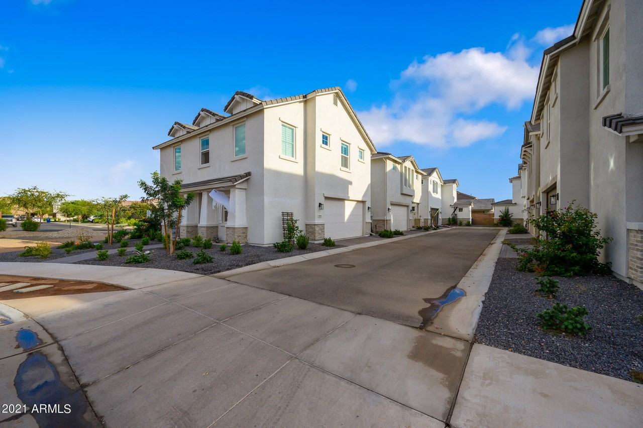 9517 East Talon Avenue - Photo 2 of 26