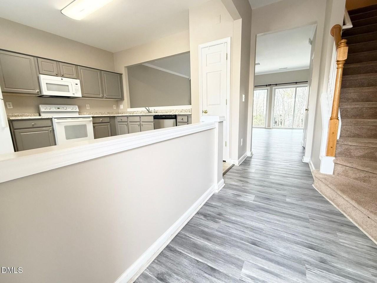 412 Canyon Lake Cir - Photo 2 of 29
