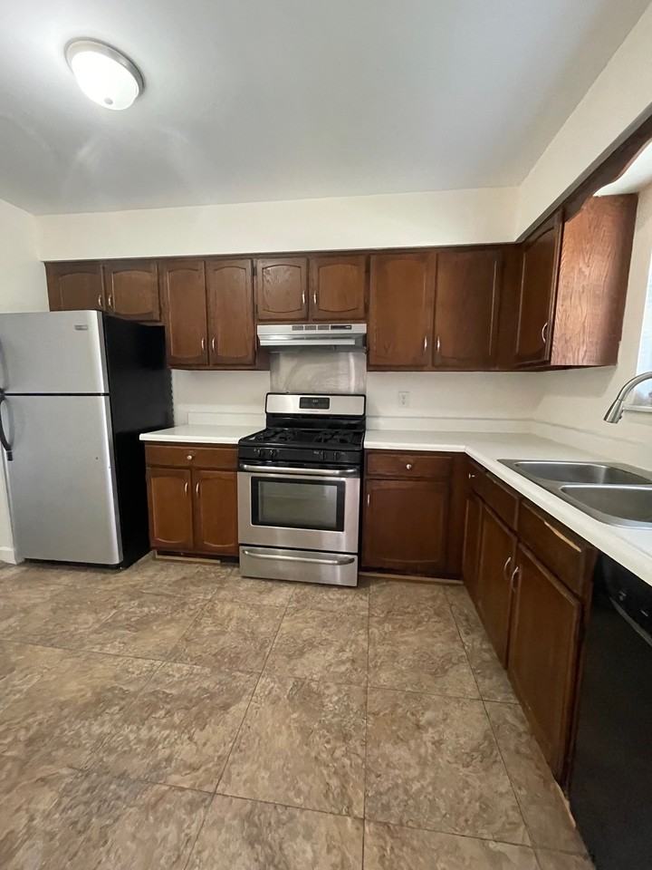 6534 Cornwall Ct #6534 - Photo 4 of 15