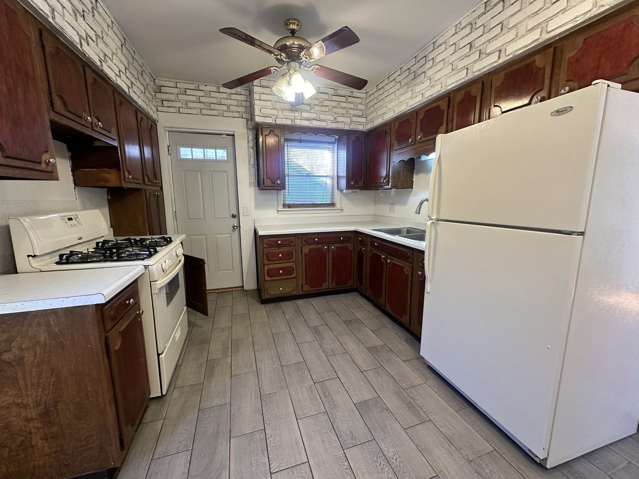 918 Ashland Ave #1 - Photo 5 of 11