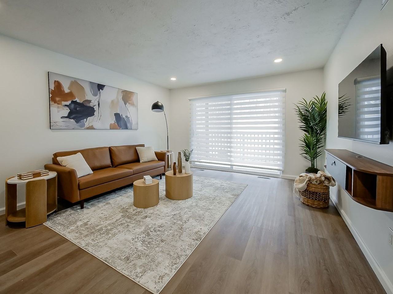 All New Luxury Living In Plymouth - Photo 5 of 50