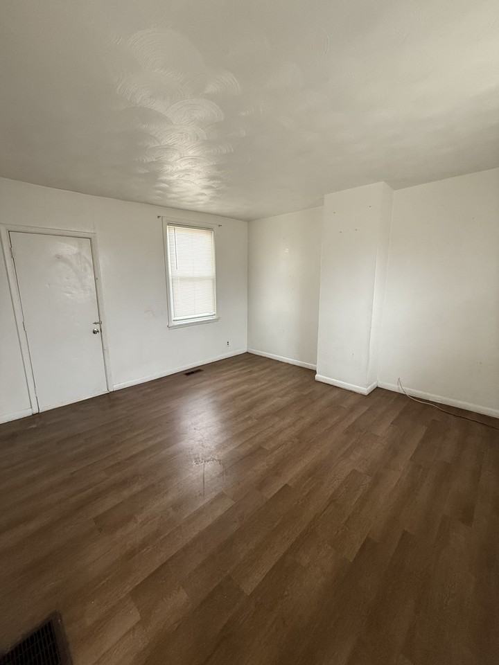 1012 Locust St #1 - Photo 3 of 8