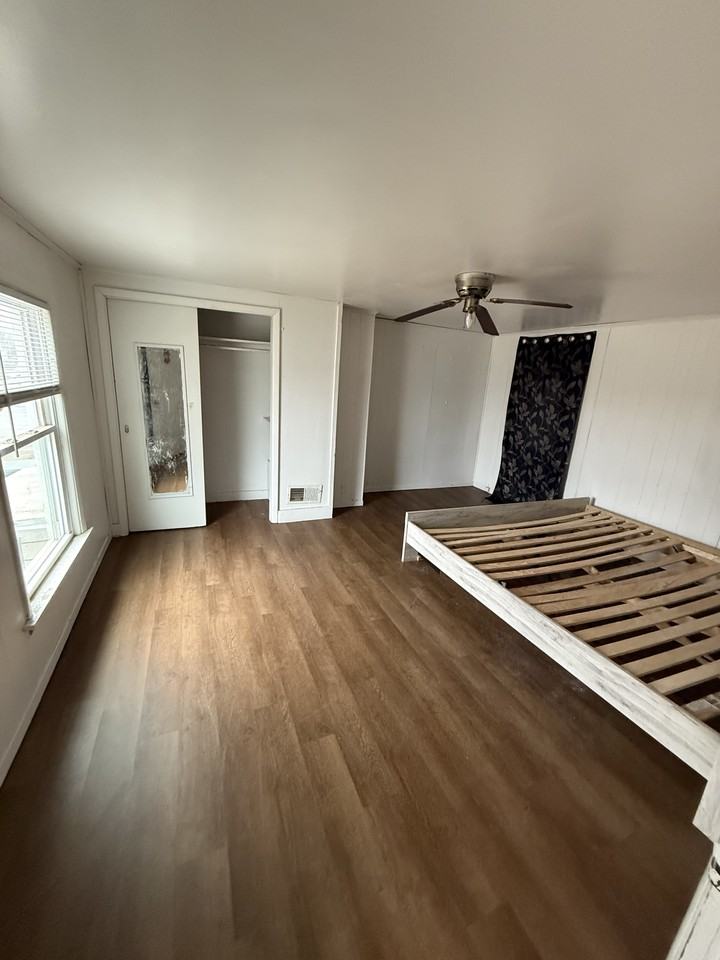 1012 Locust St #1 - Photo 5 of 8