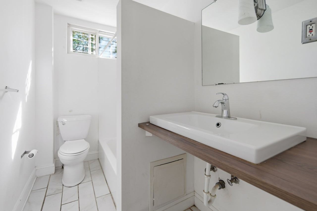 305 W 31st St - Photo 2 of 13