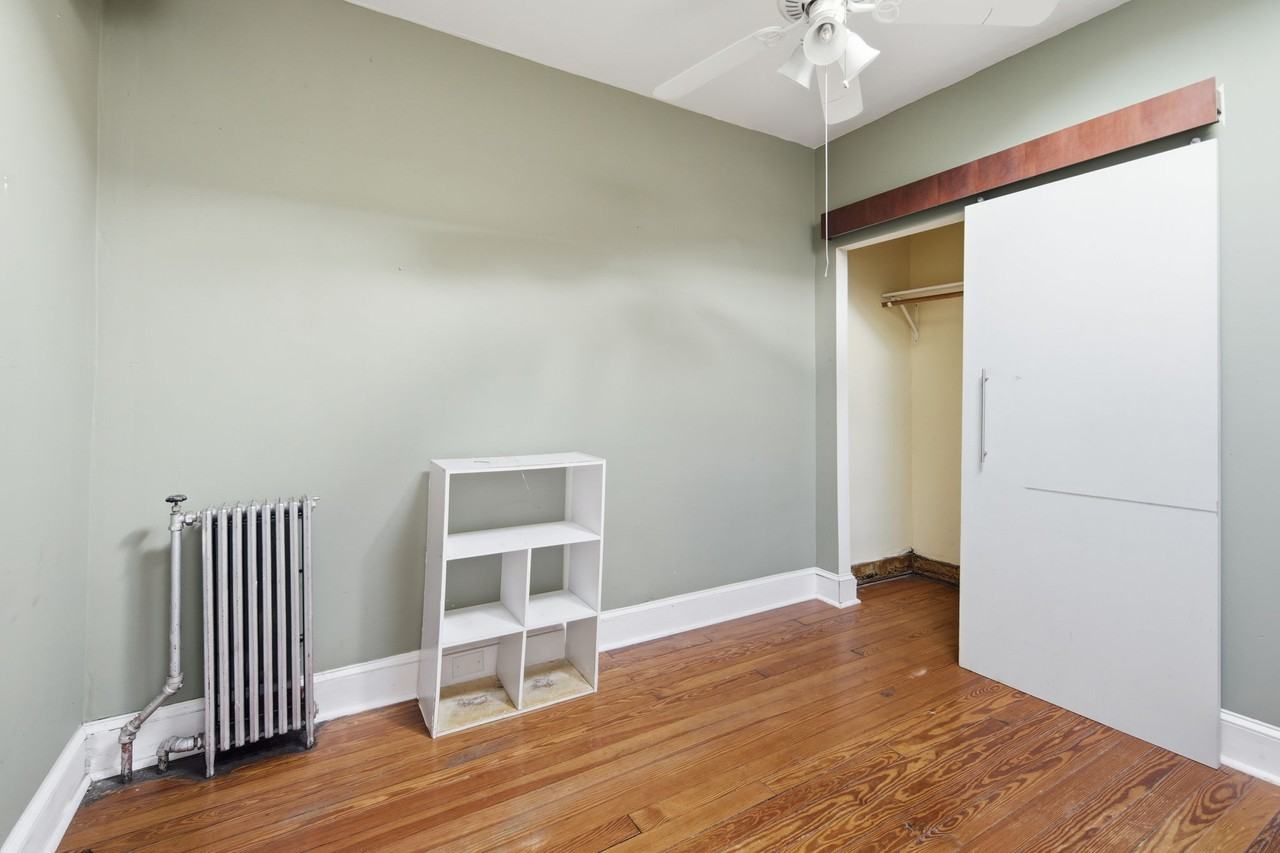 305 W 31st St - Photo 3 of 13