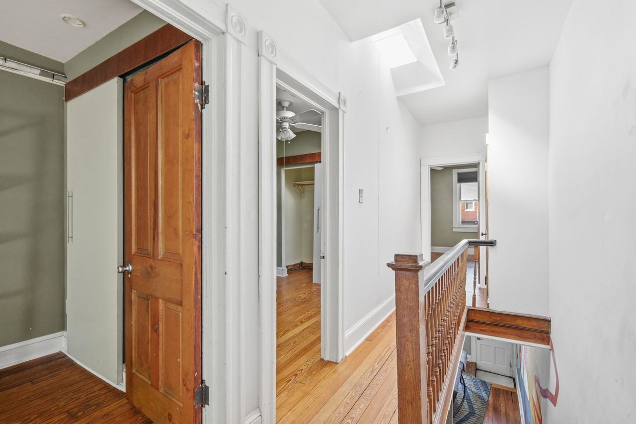 305 W 31st St - Photo 4 of 13