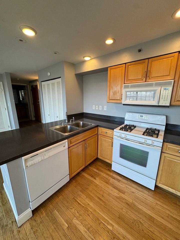 2341 Carnegie Ave #207 - Photo 4 of 10