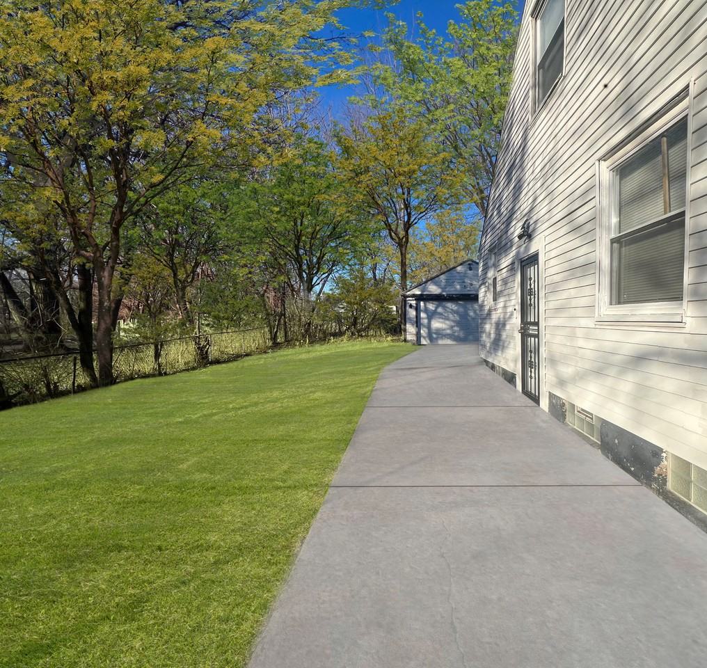 22236 Lyndon St #NA - Photo 2 of 4