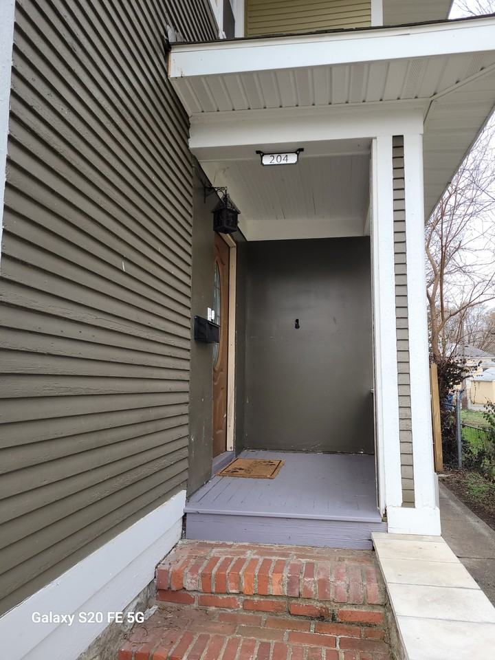 204 N Sergeant Ave #204 - Photo 4 of 38