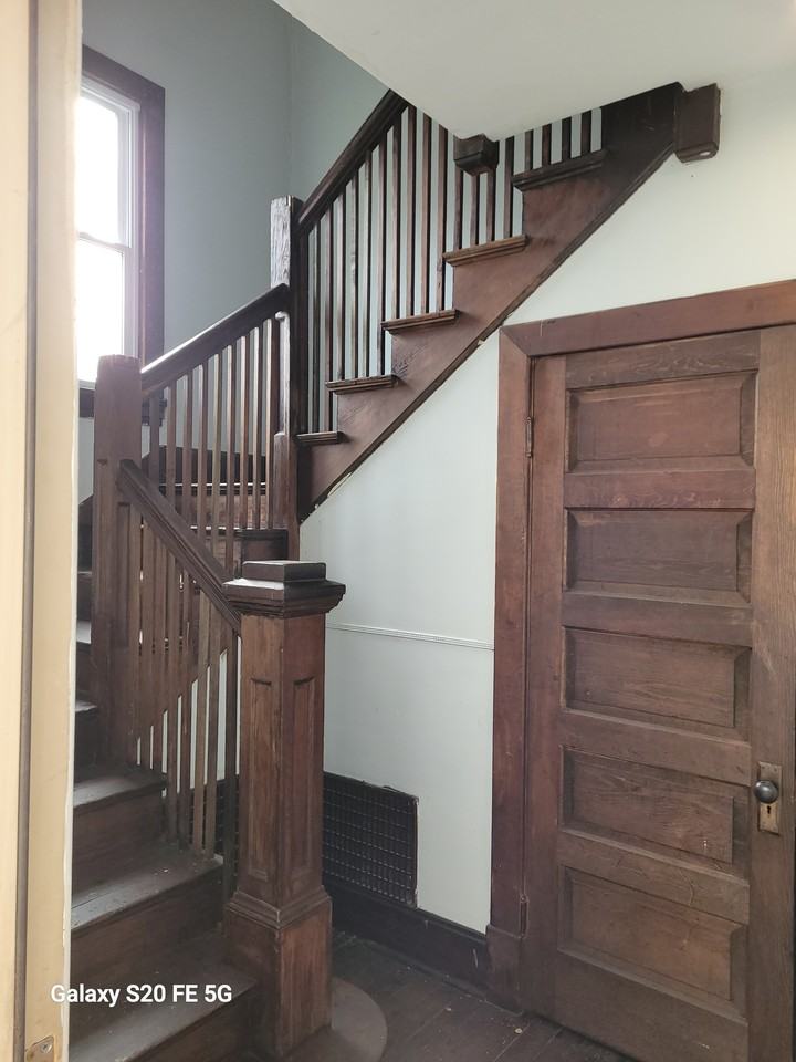 204 N Sergeant Ave #204 - Photo 6 of 38