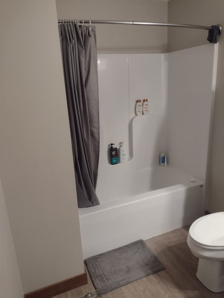 618 E Grand Ave #4 - Photo 3 of 10