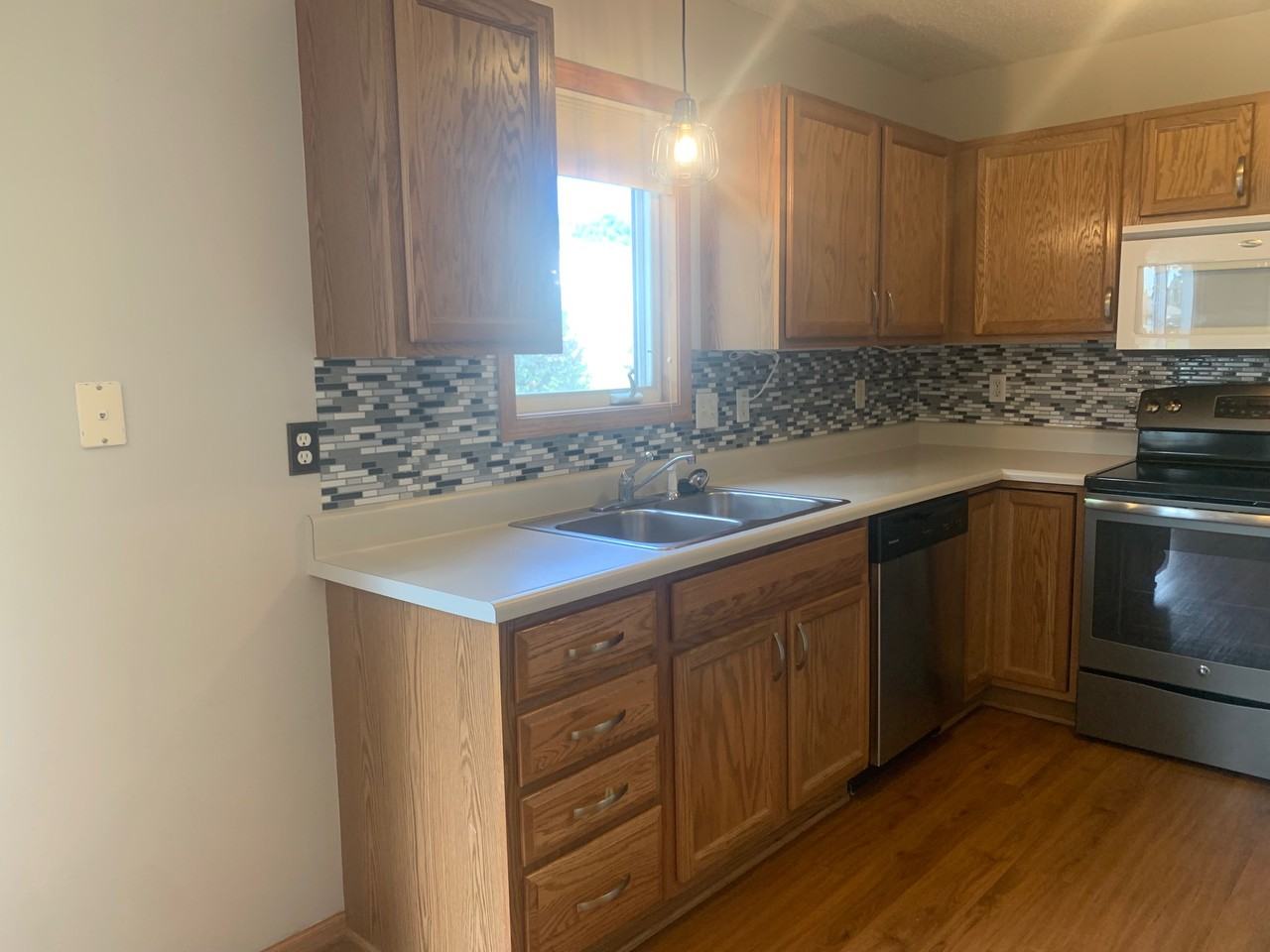 402 Se Orchid St #1 - Photo 3 of 21