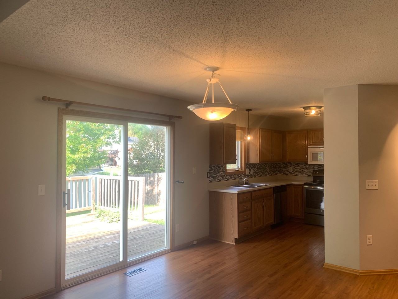 402 Se Orchid St #1 - Photo 5 of 21