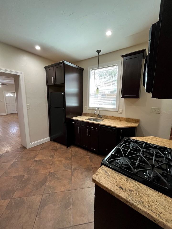 185 Lodi Way #185 - Photo 4 of 20