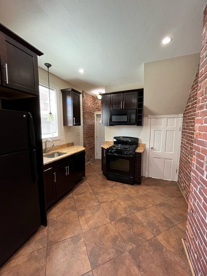 185 Lodi Way #185 - Photo 5 of 20