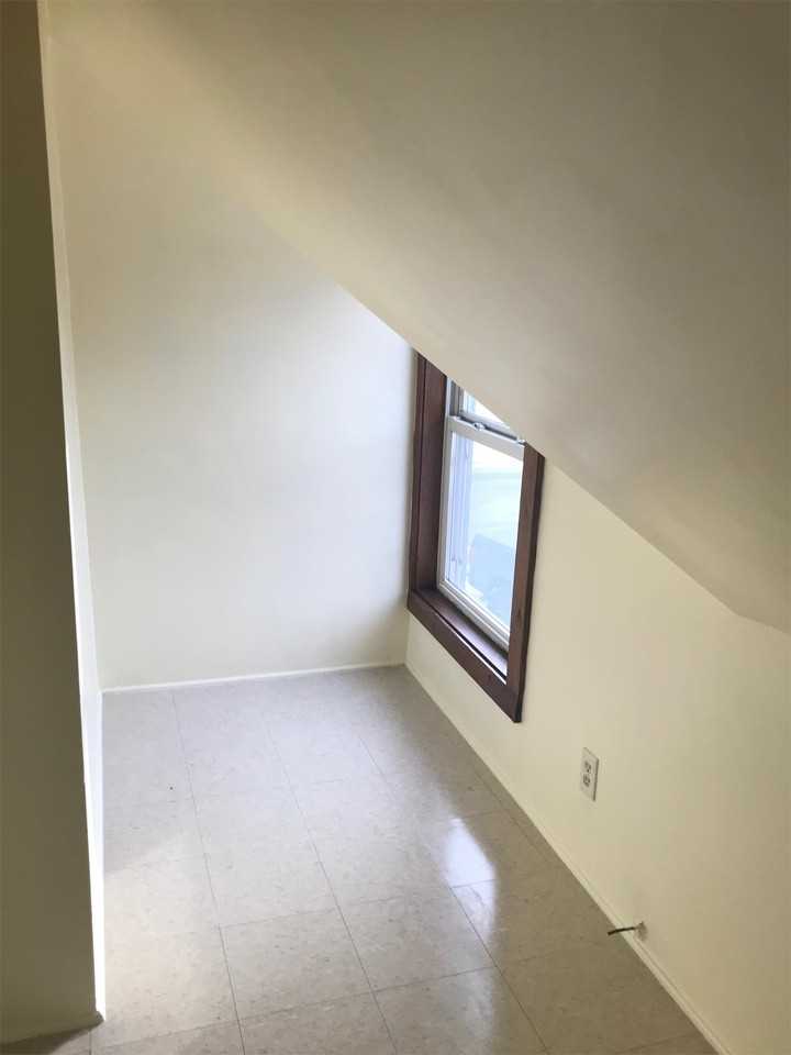 909 Stone St #1 - Photo 6 of 12