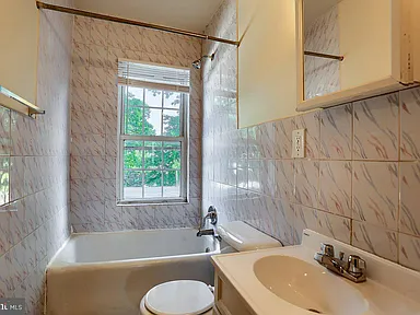 1418 State St #2 - Photo 5 of 8