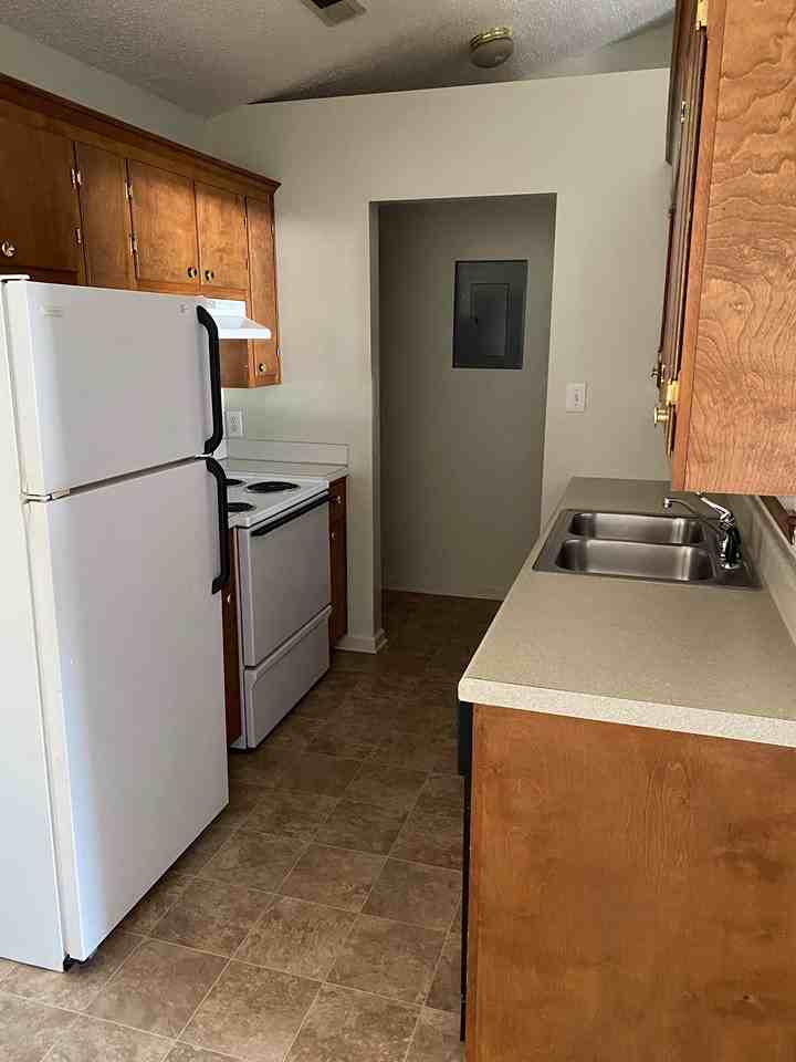 1213 E Fire Tower Rd #C - Photo 4 of 7