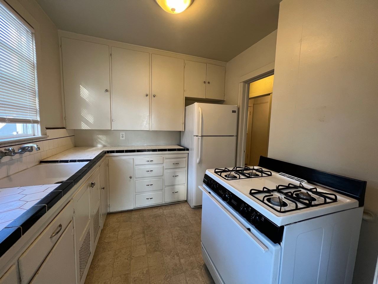 818 C St #1-2 - Photo 3 of 6