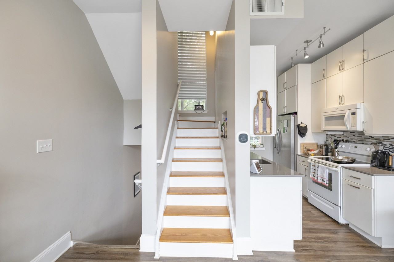 2082 Atherton Heights Ln #5 - Photo 3 of 13