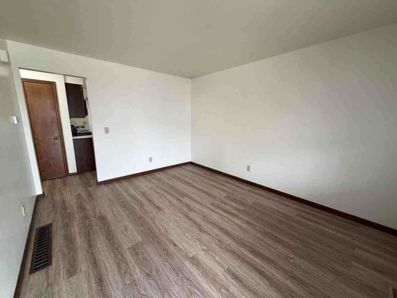 517 S Silverwood Ln #E - Photo 2 of 8