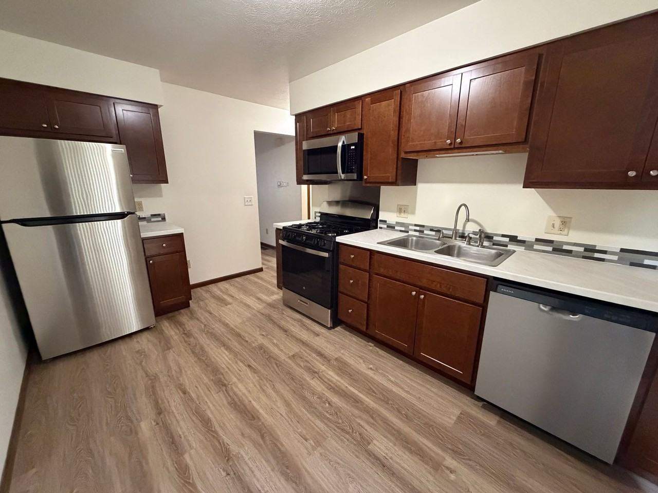 517 S Silverwood Ln #E - Photo 3 of 8