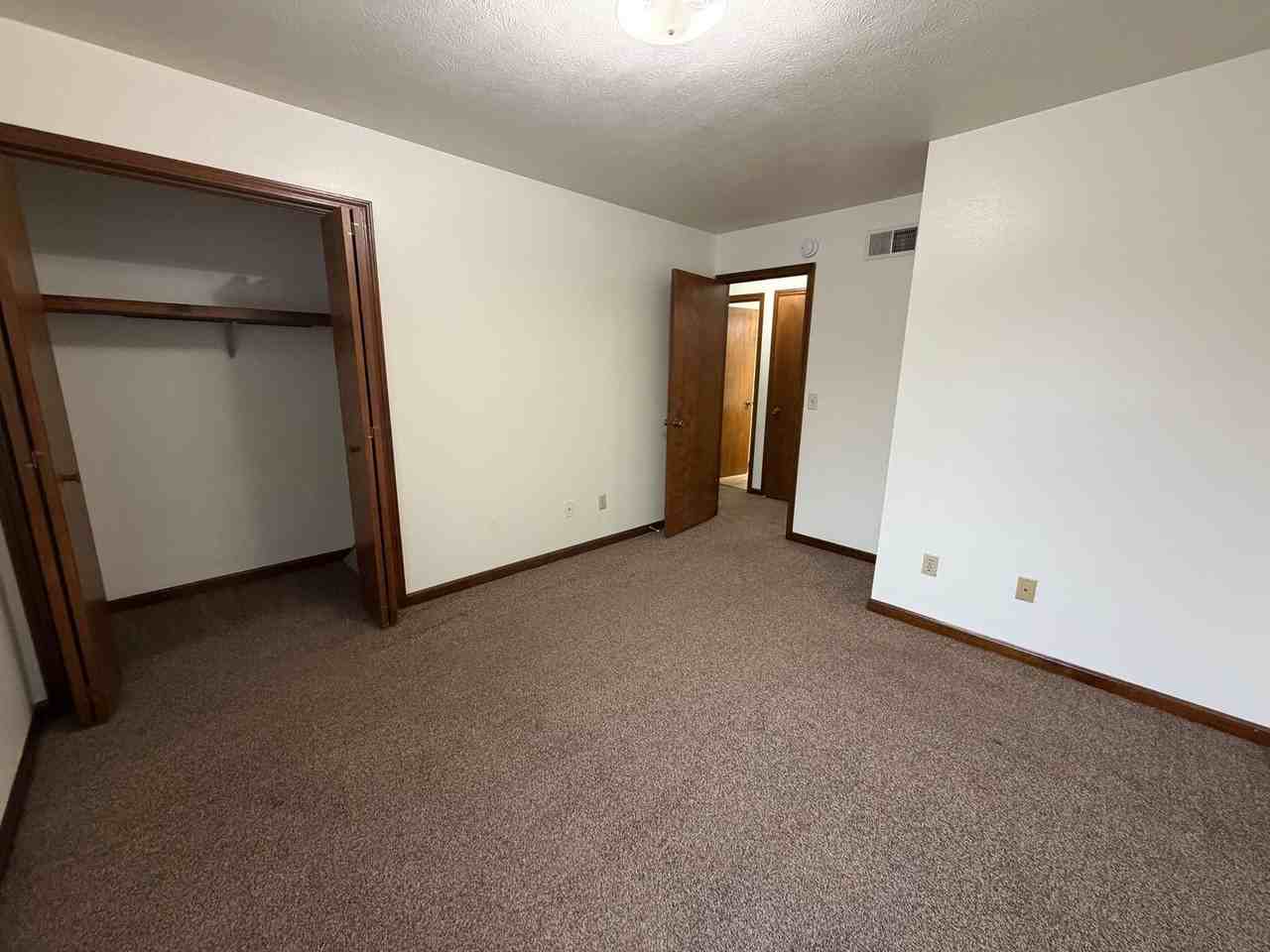 517 S Silverwood Ln #E - Photo 5 of 8