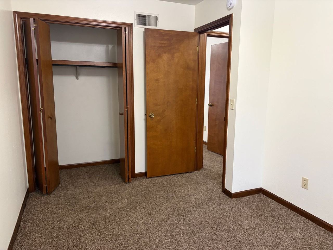 517 S Silverwood Ln #E - Photo 6 of 8