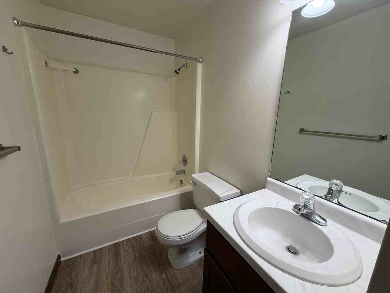 517 S Silverwood Ln #E - Photo 7 of 8