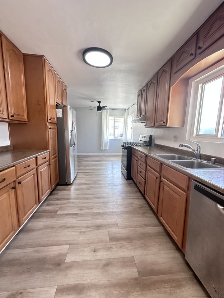 1405 Skyline Dr #1 - Photo 2 of 17