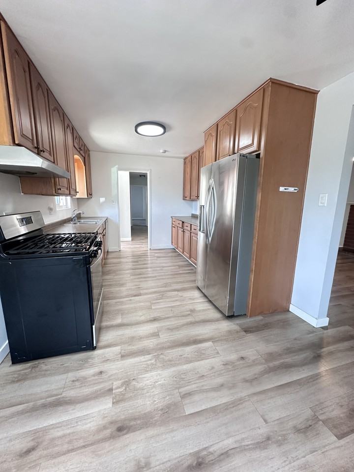 1405 Skyline Dr #1 - Photo 4 of 17