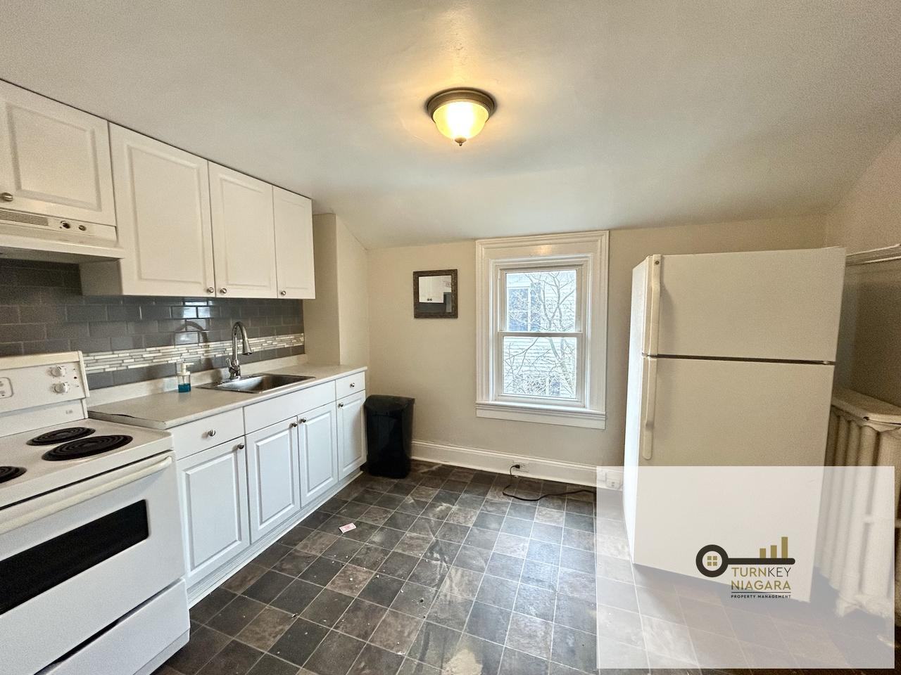 11 Welland Avenue - Photo 2 of 9