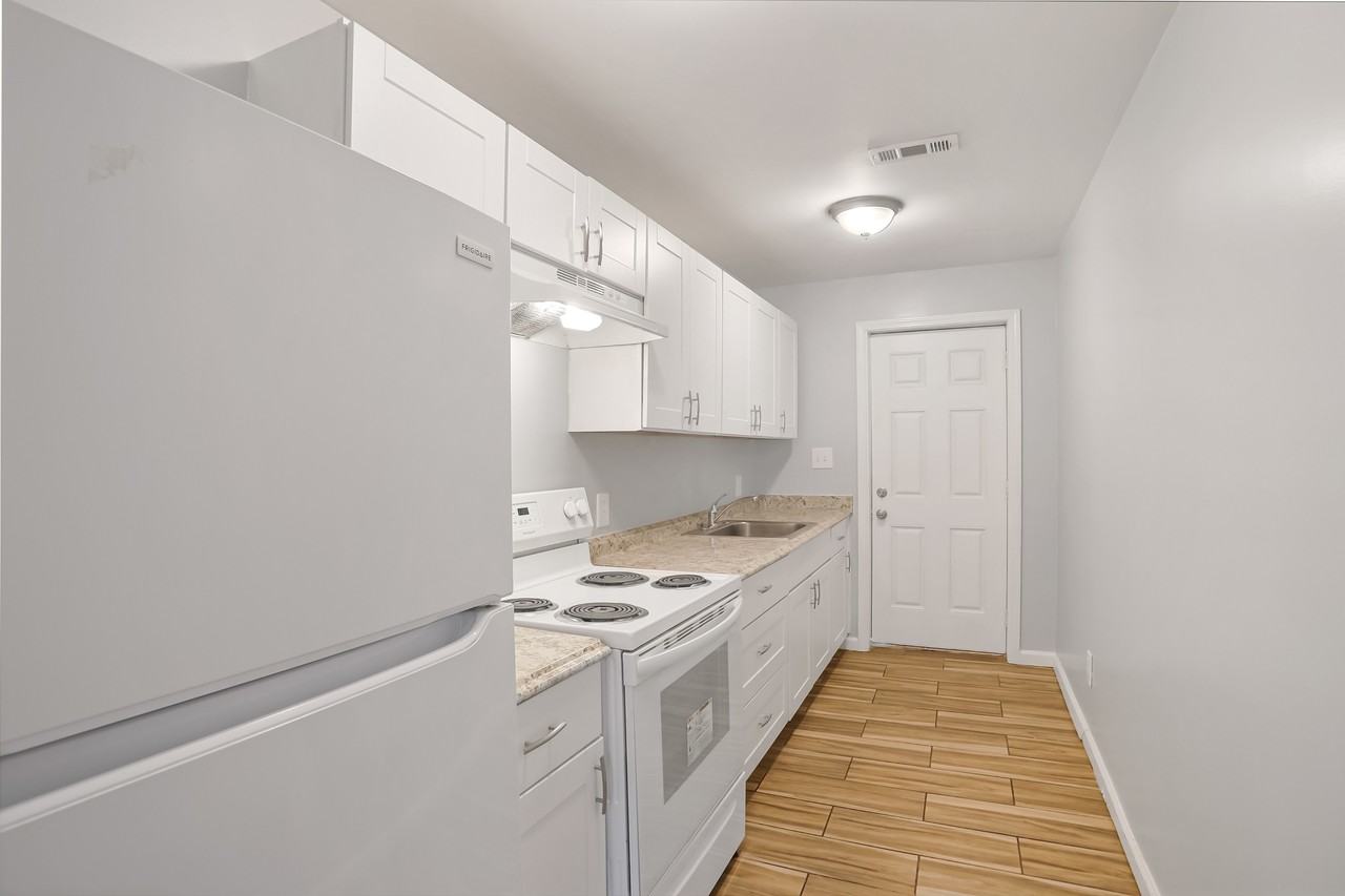 615 Oliver St Nw #02 - Photo 5 of 11