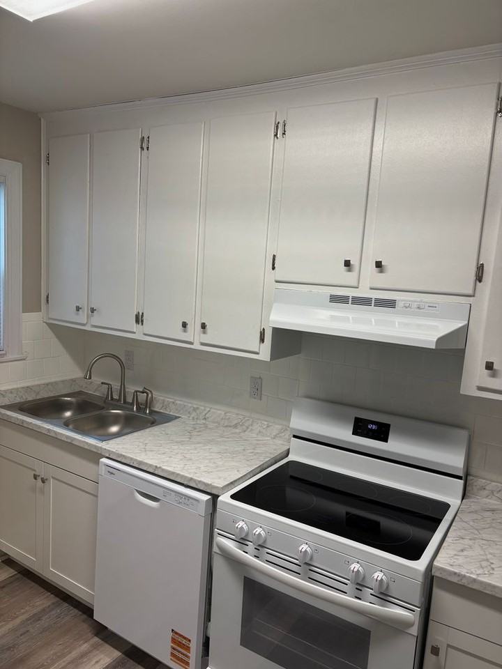 1538 Heath St - Photo 4 of 9