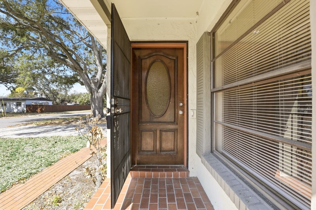 1913 Baldwin Dr #1 - Photo 2 of 20