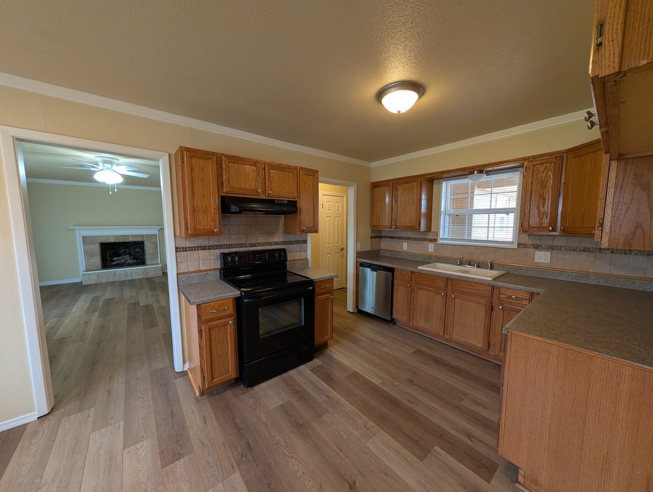 9013 E 32nd St #1 - Photo 3 of 13