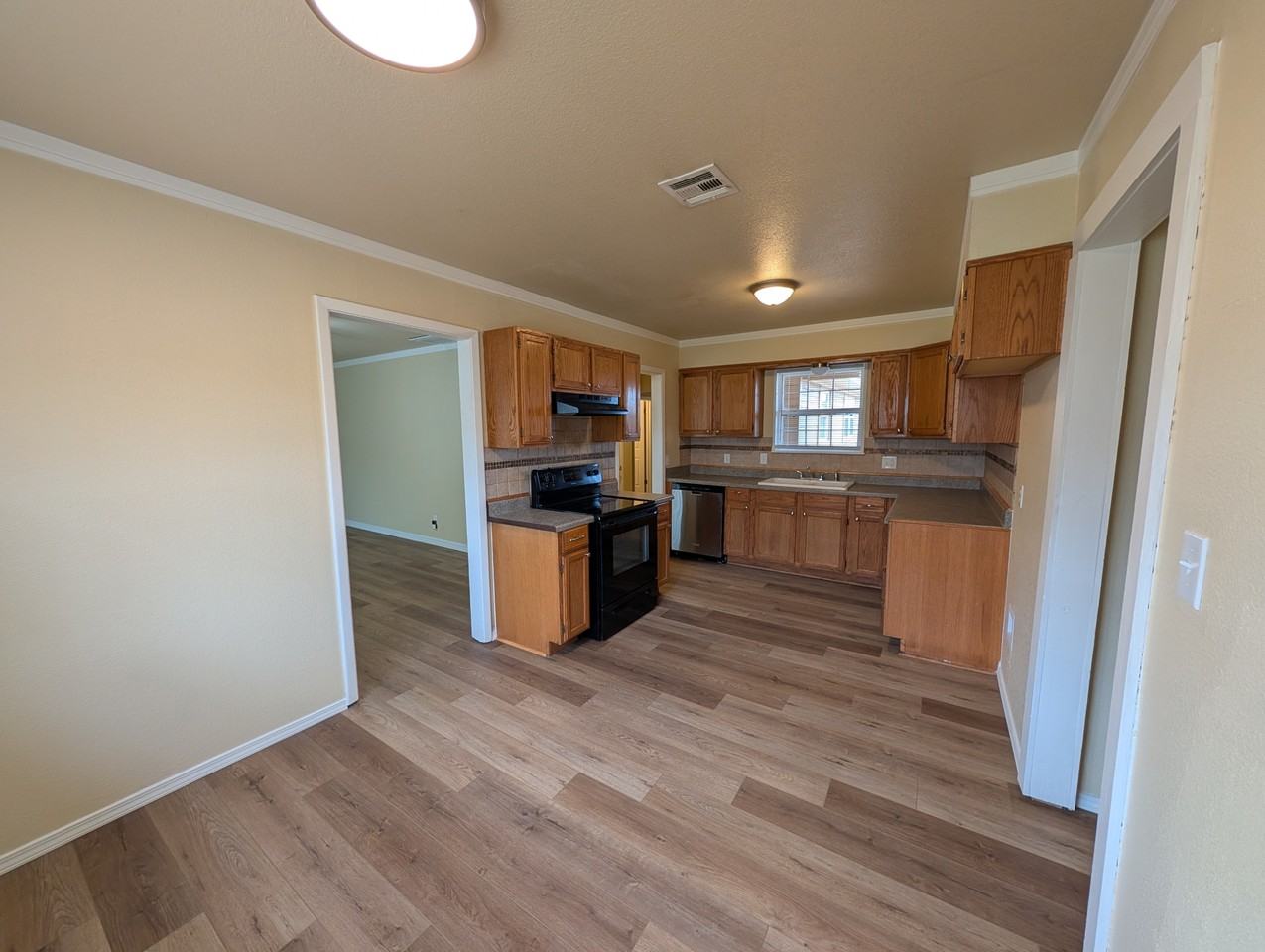 9013 E 32nd St #1 - Photo 4 of 13